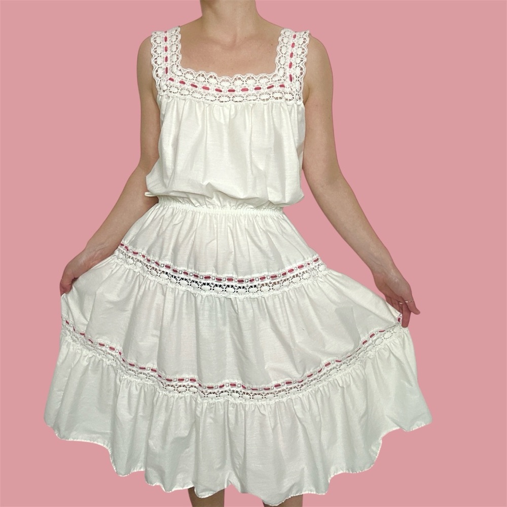 Vintage 70s Shelly Michaels White Lace tiered Dress